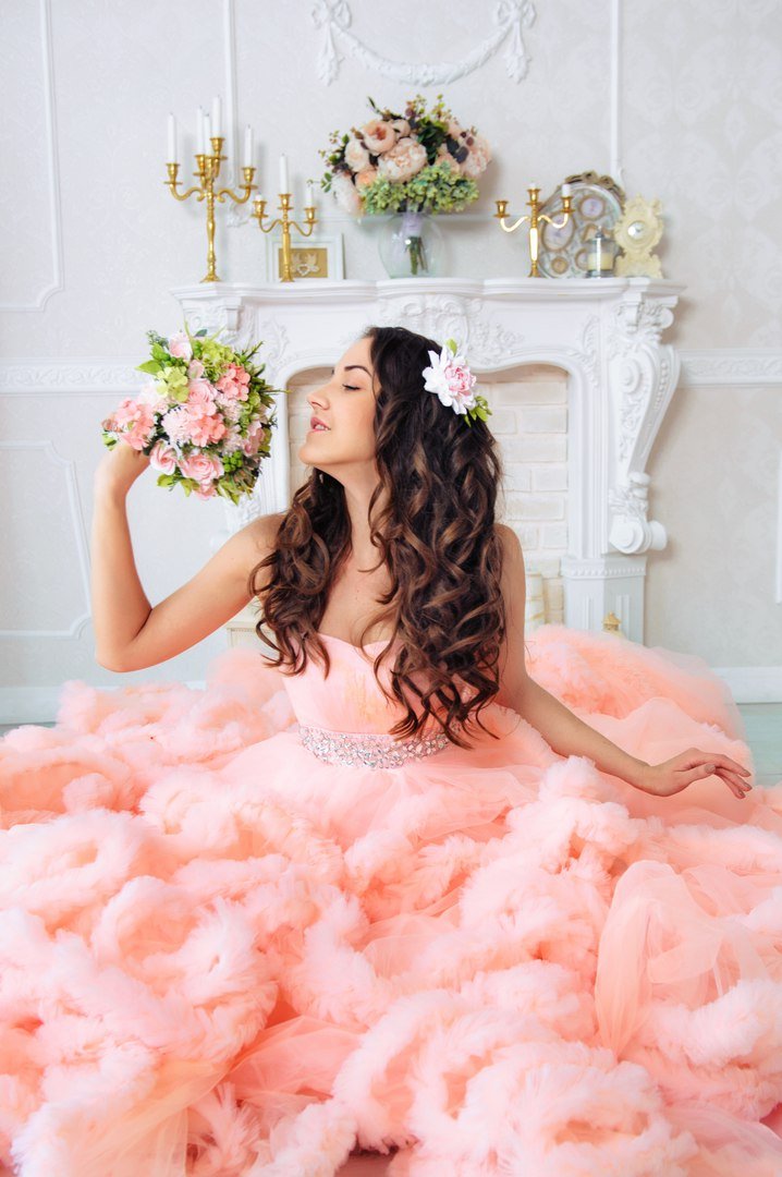 Воздушное персиковое платье невесты