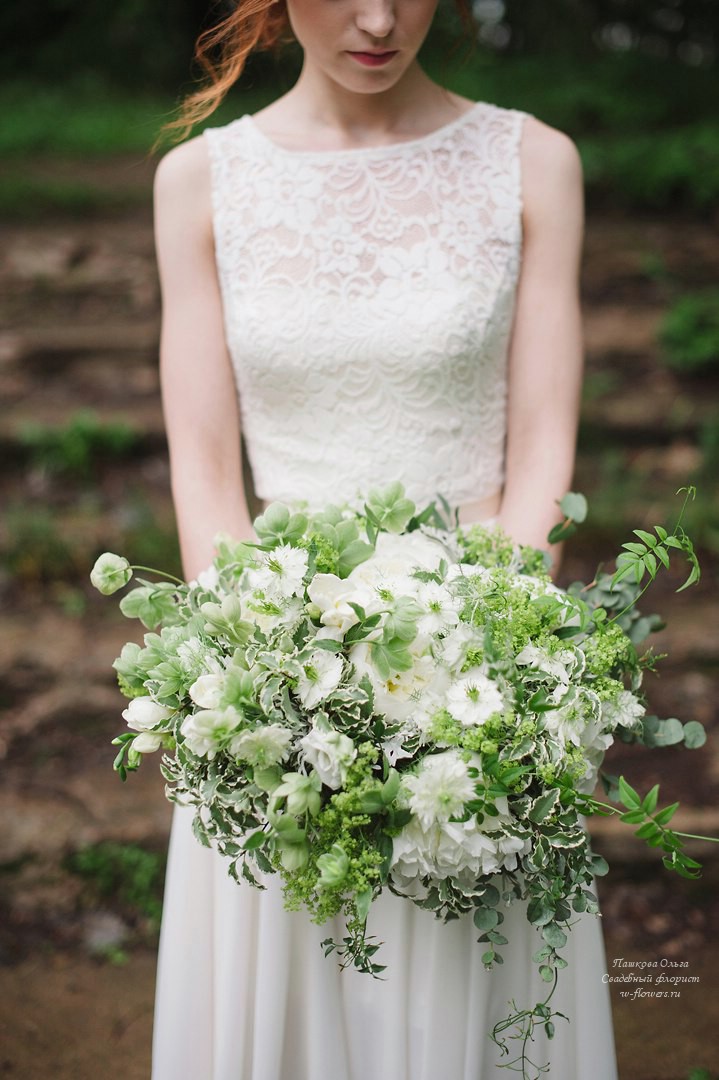 Бело-зеленый букет невесты