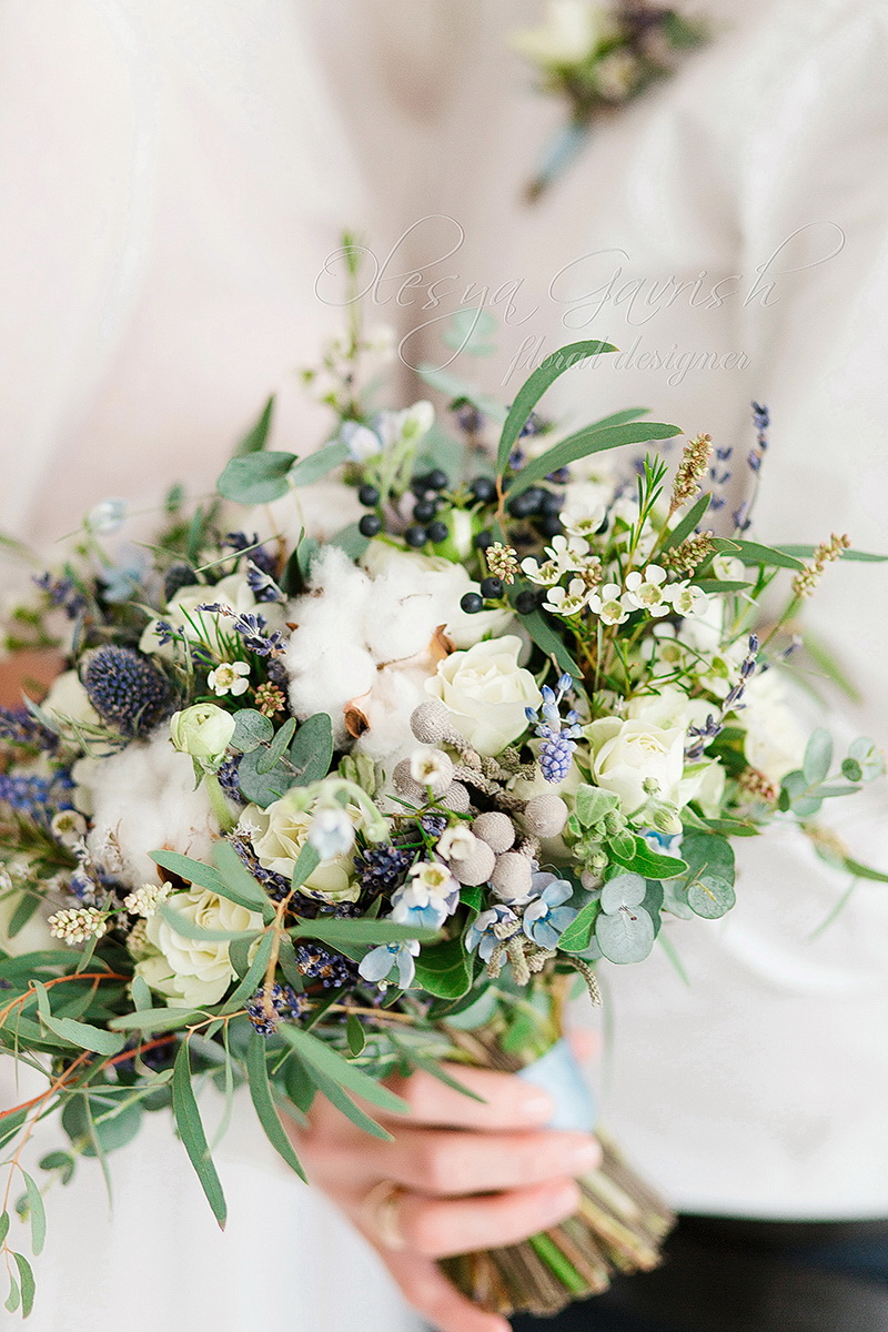 Букет невесты, заколка из живых цветов
