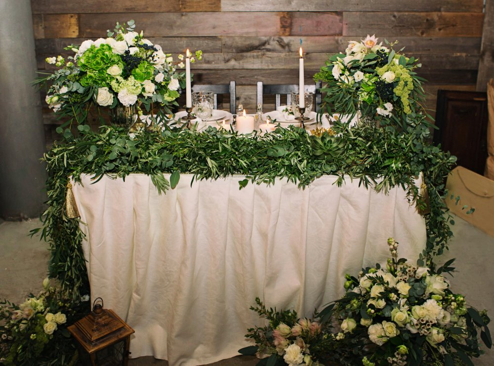 Оформление стола жениха и невесты в Эко стиле. 