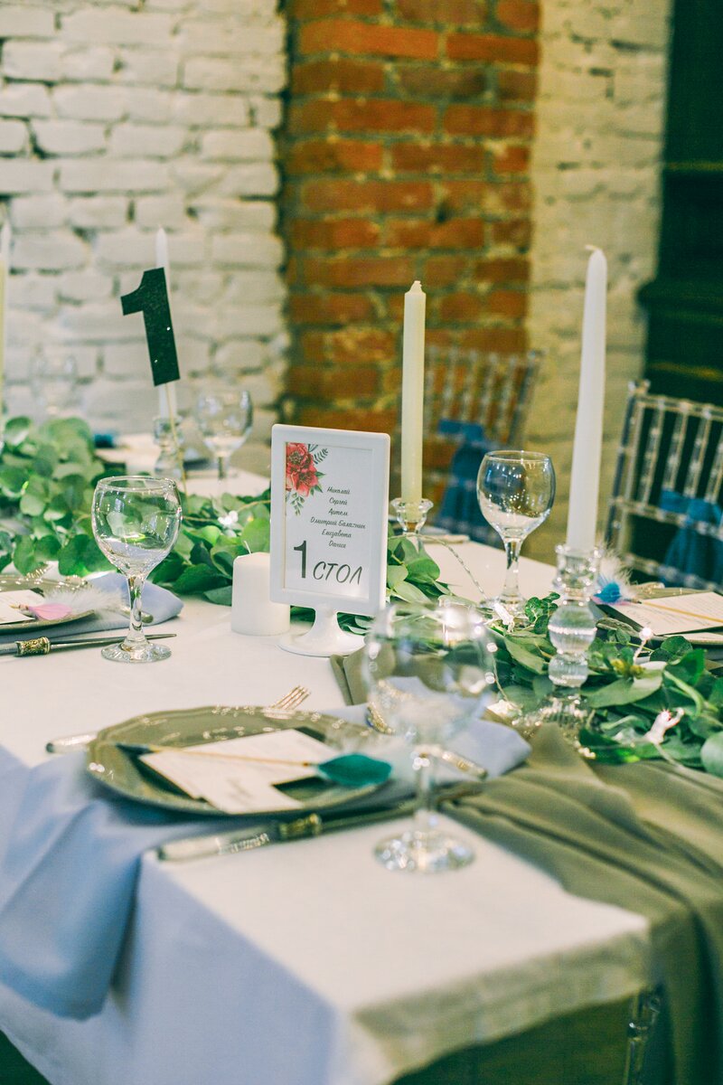 Оформление столов для гостей на свадьбе в стиле "лофт".