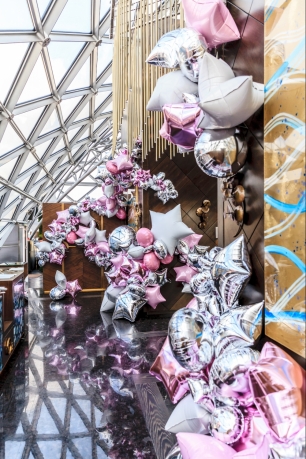 SundayRussiaDecor создают арт-объекты из воздушных шаров, которые меняют представление о свадебном декоре. Необычные решения декораторов завораживают! Это уже больше чем декор, это искусство