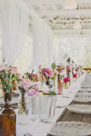Деревенская свадьба, оформление длинного гостевого стола
