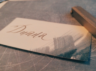 Карточка гостя или банкетная карточка с художественным тонированием акварелью и рукописной каллиграфией. Серия "Снежная королева"