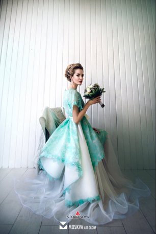 Дизайнерское свадебное платье в мятной гамме