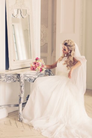 Невеста перед зеркалом