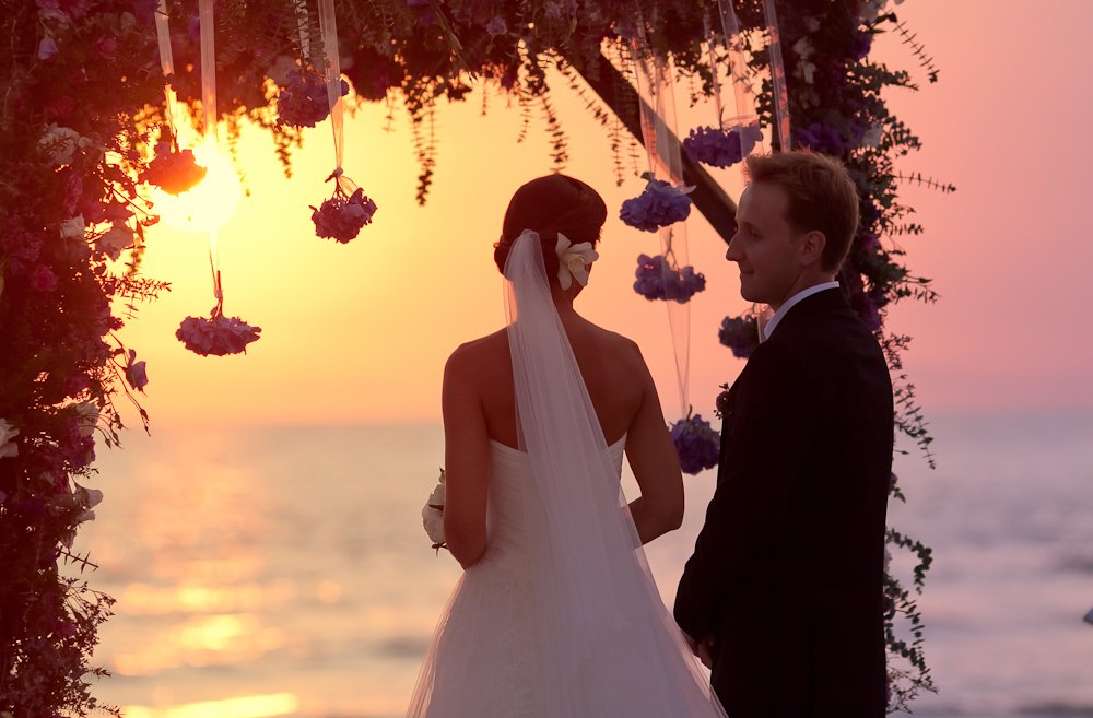 Свадьба на закате на пляже