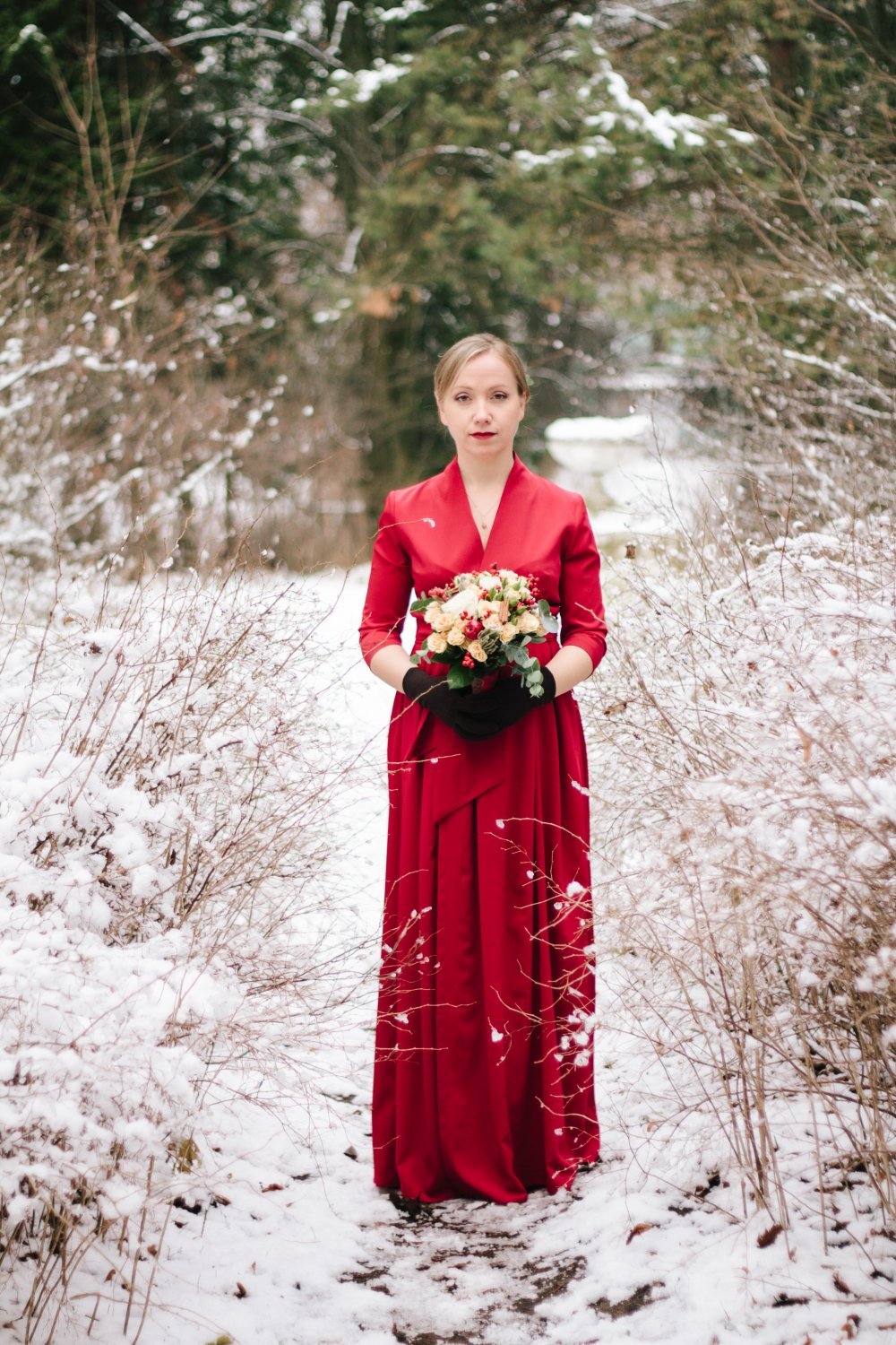 Платье невесты в красном цвете