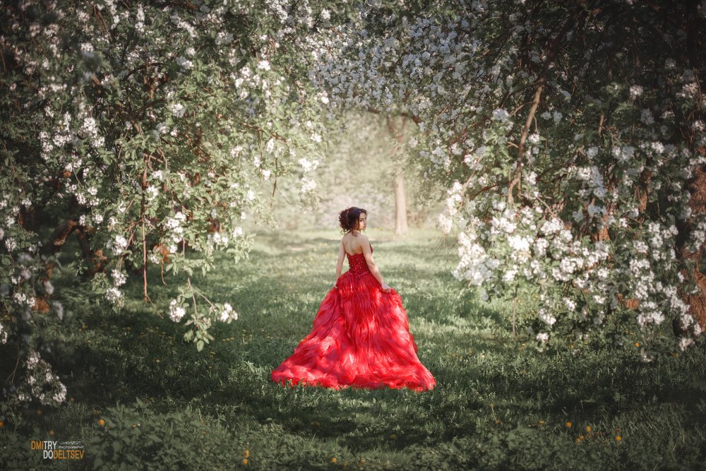 Свадебная прогулка в цветущих яблоневых садах Коломенского...