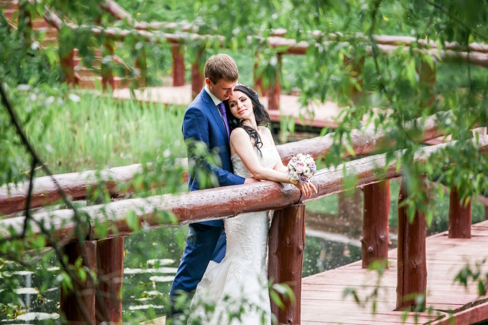 Красивая свадебная фотосессия в Воронцовском парке, Москва