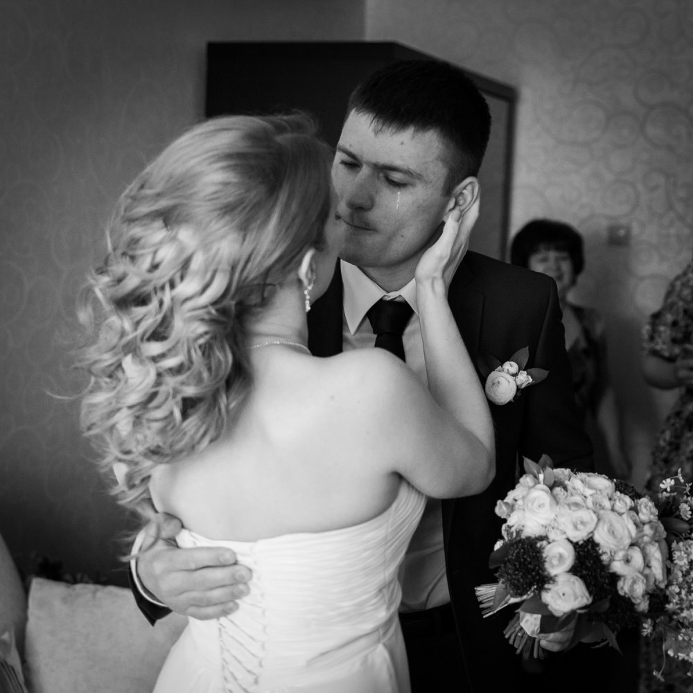 фотограф на свадьбу, оформление цветами, свадебный макияж и прическа