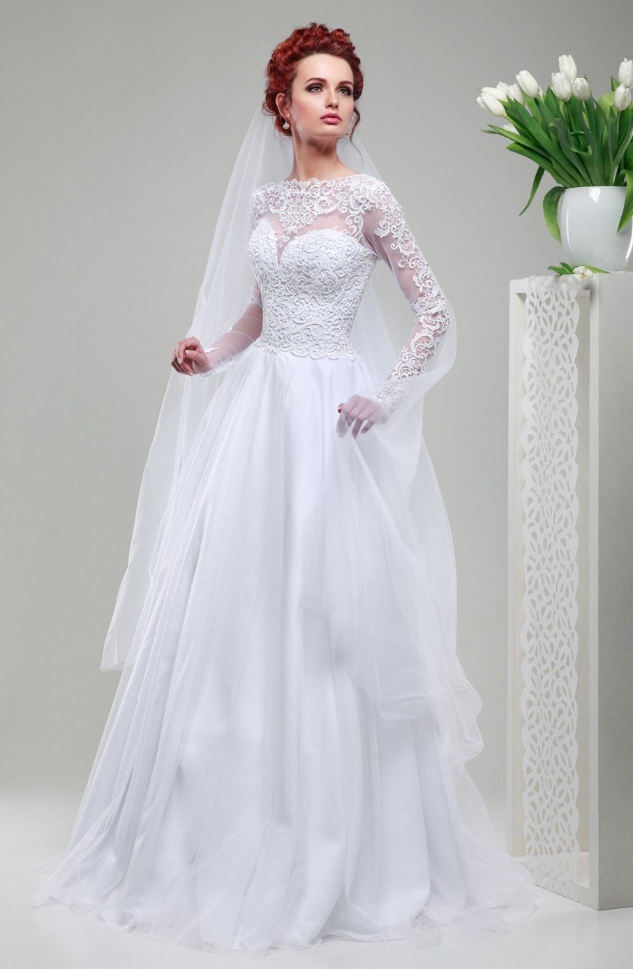 Свадебное платье из коллекции 2015 года Lileya "Ажурные цветы"В наличие цвет айвори размер регулируется от 42 до 46.
