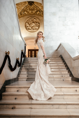 Свадебная фотосъемка в лобби отеля Хилтон Ленинградская