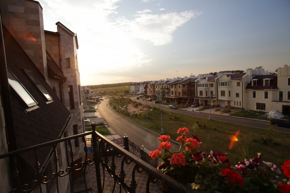 Вид из номера "Люкс" с двумя балконами