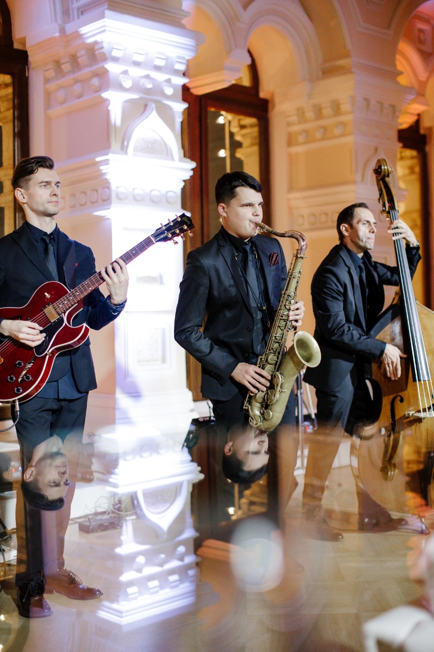Джаз Кавер группа Playtime
Выступление в ГУМ на Красной площади. В программе джаз и кавер хиты