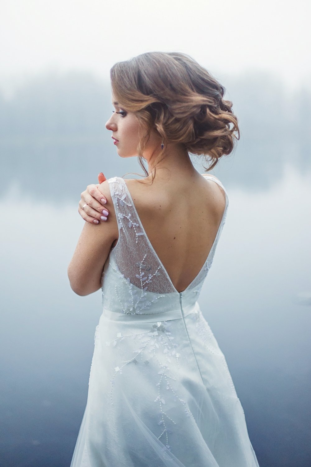 Платье невесты с открытой спиной