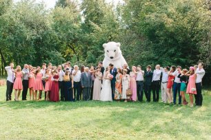 Белый медведь на свадьбе 