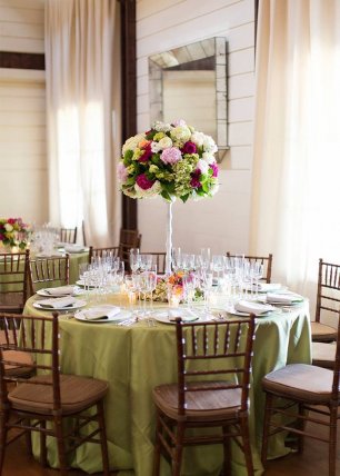 Оформление стола для гостей в зеленной гамме