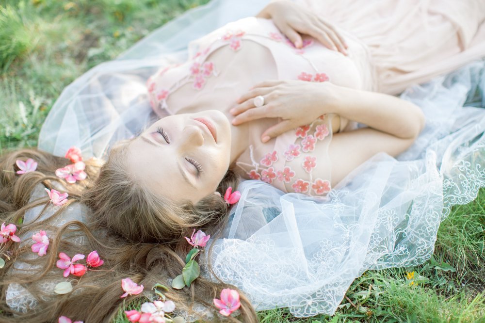 Фотосессия невесты по мотивам сказки "Спящая красавица"