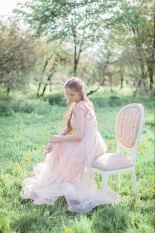 Розовое свадебное платье невесты
