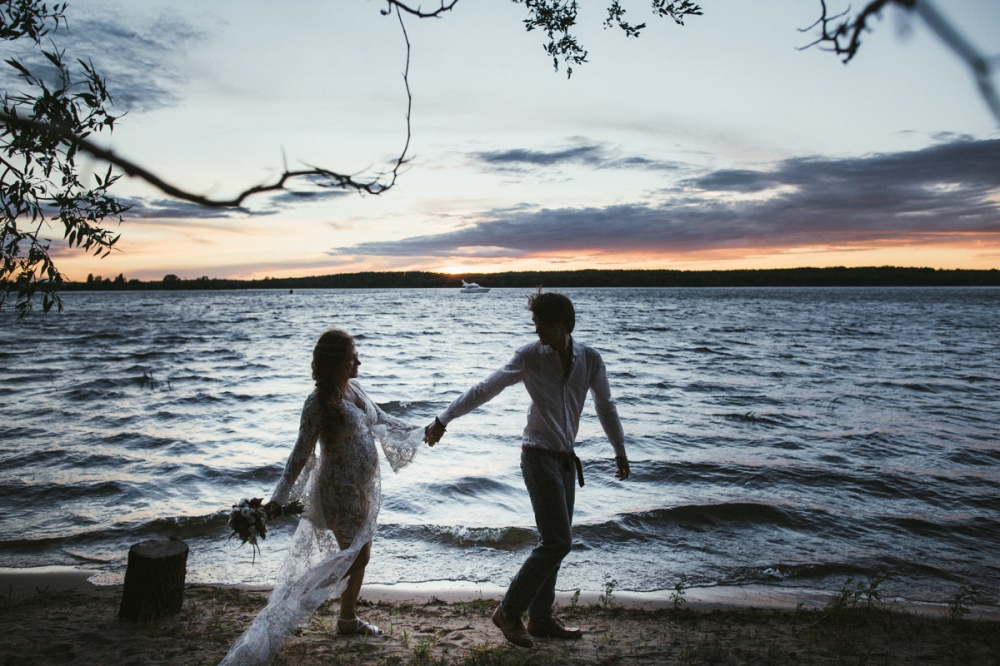 Свадьба в стиле хиппи на сосновом острове на р.Волга