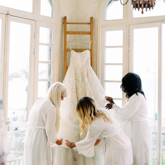 Как правильно хранить свадебное платье до торжественного дня