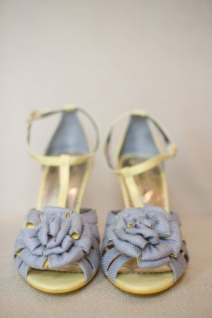 Туфли невесты с декором в виде цветов