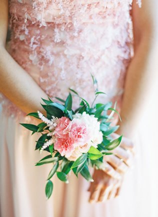 цветочный браслет для подружек невесты в розовой гамме