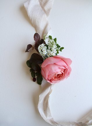  цветочный браслет подружки невесты с розой