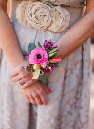  цветочный браслет для подружек невесты в розовой гамме