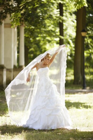 Белоснежная фата невесты