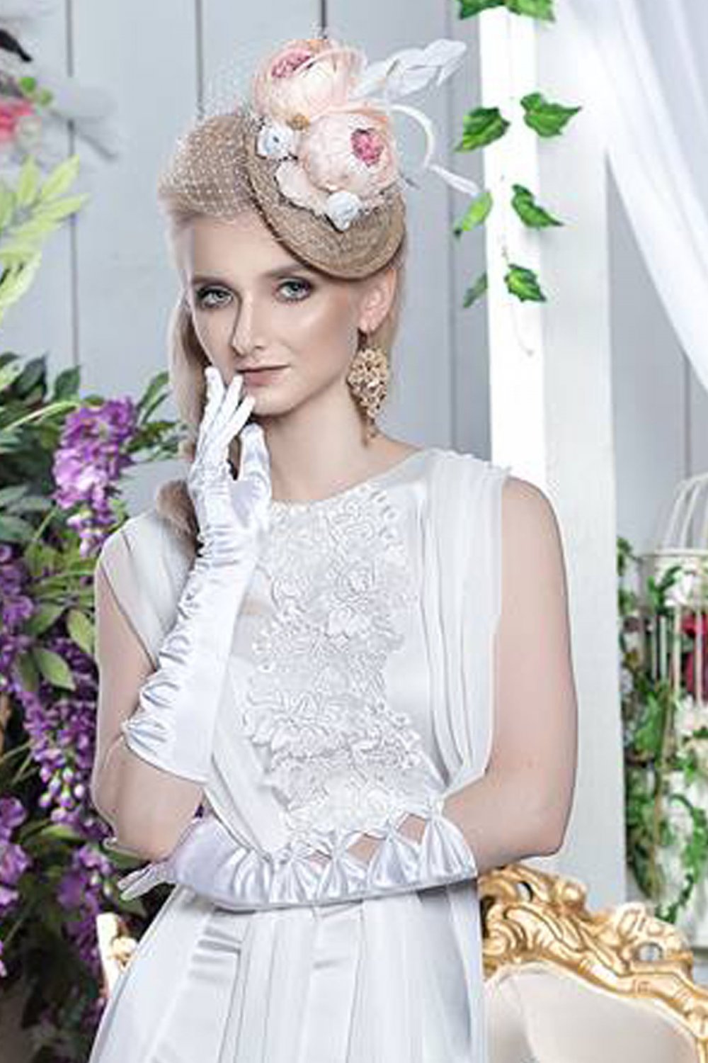 Вуалетка с цветком
http://www.fashion-piart.ru/catalog/Vualetki_aksessuary_dlya_volos_svadebnye/
