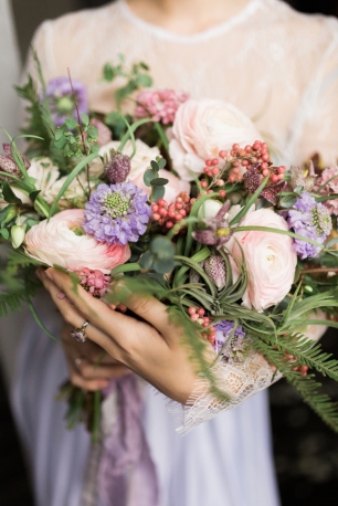 Букет невесты в розово-лиловой гамме