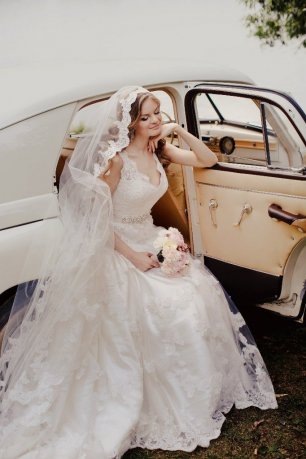 Невеста в автомобиле