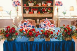 Цветочное оформление свадебного стола молодоженов