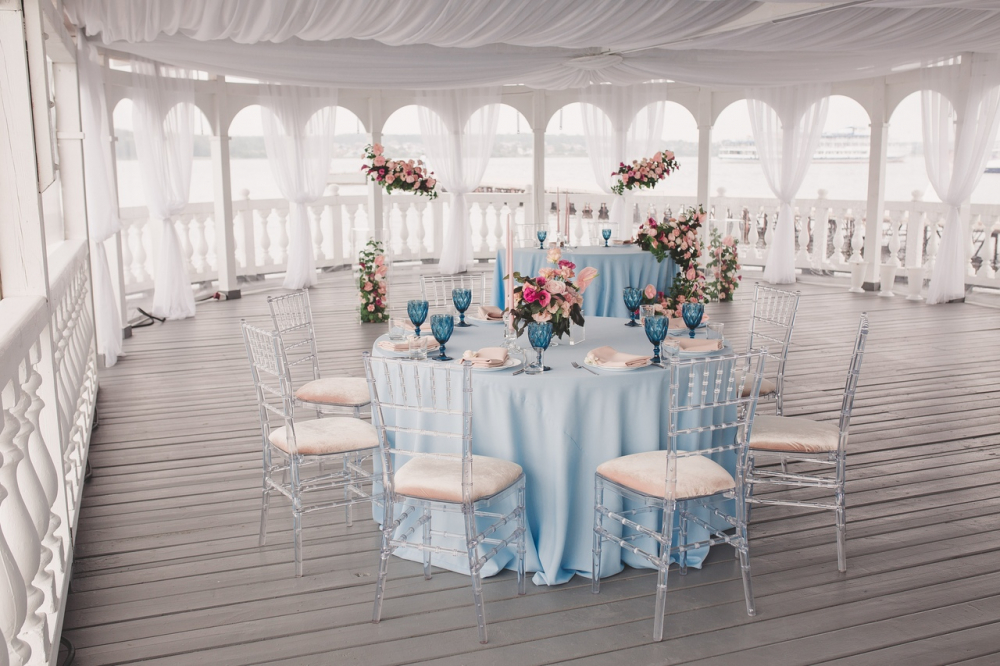 Нежно-голубая свадьба с яркими акцентами.
Свадьба  в яхт-клубе.