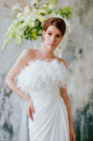 Платье невесты с перьями
