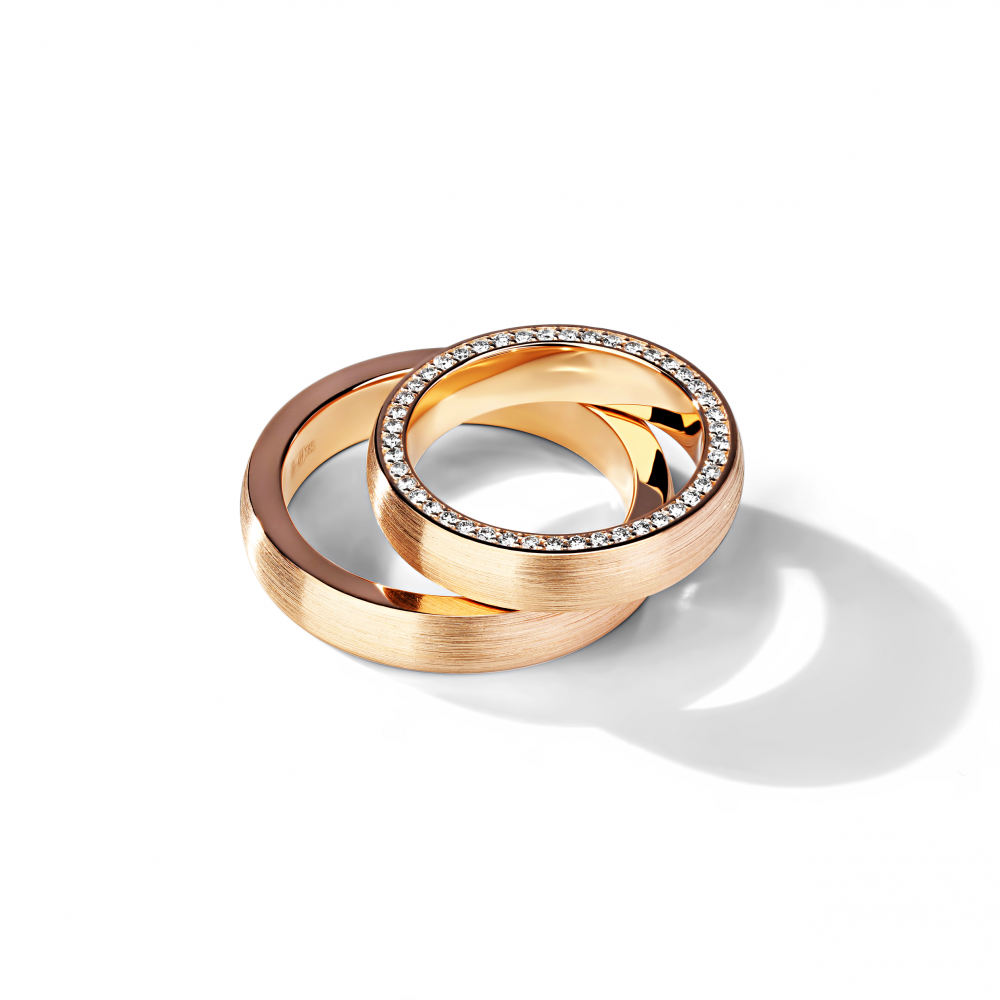 Обручальные кольца их желтого золота 585 с бриллиантами.