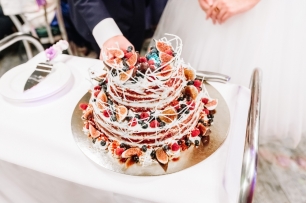 Свадебный торт с инжиром