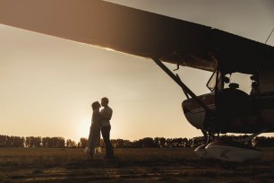На закате. Lovestory Михаила и Марии. Фотосессия на аэродроме