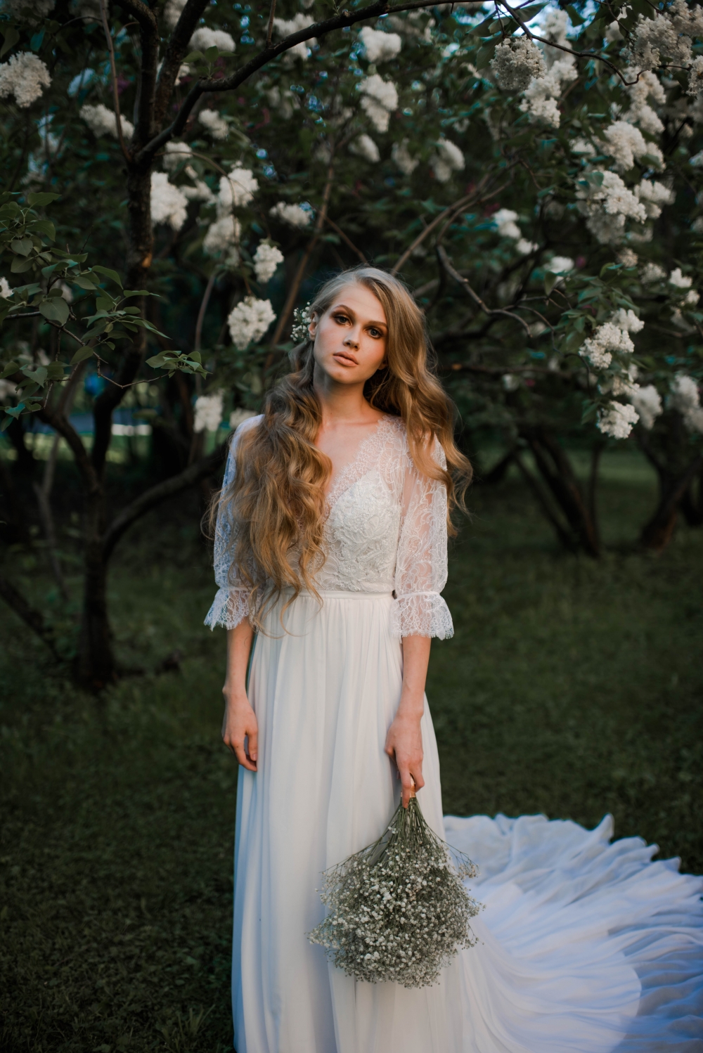 Шелковое свадебное платье с французским кружево, расшитое бисером