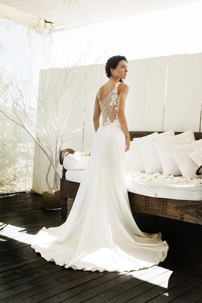 Струящееся свадебное Платье с отделкой ручной работы из кристаллов Swarovski
DALIN (Италия)
Прекрасно подойдет для пляжной церемонии