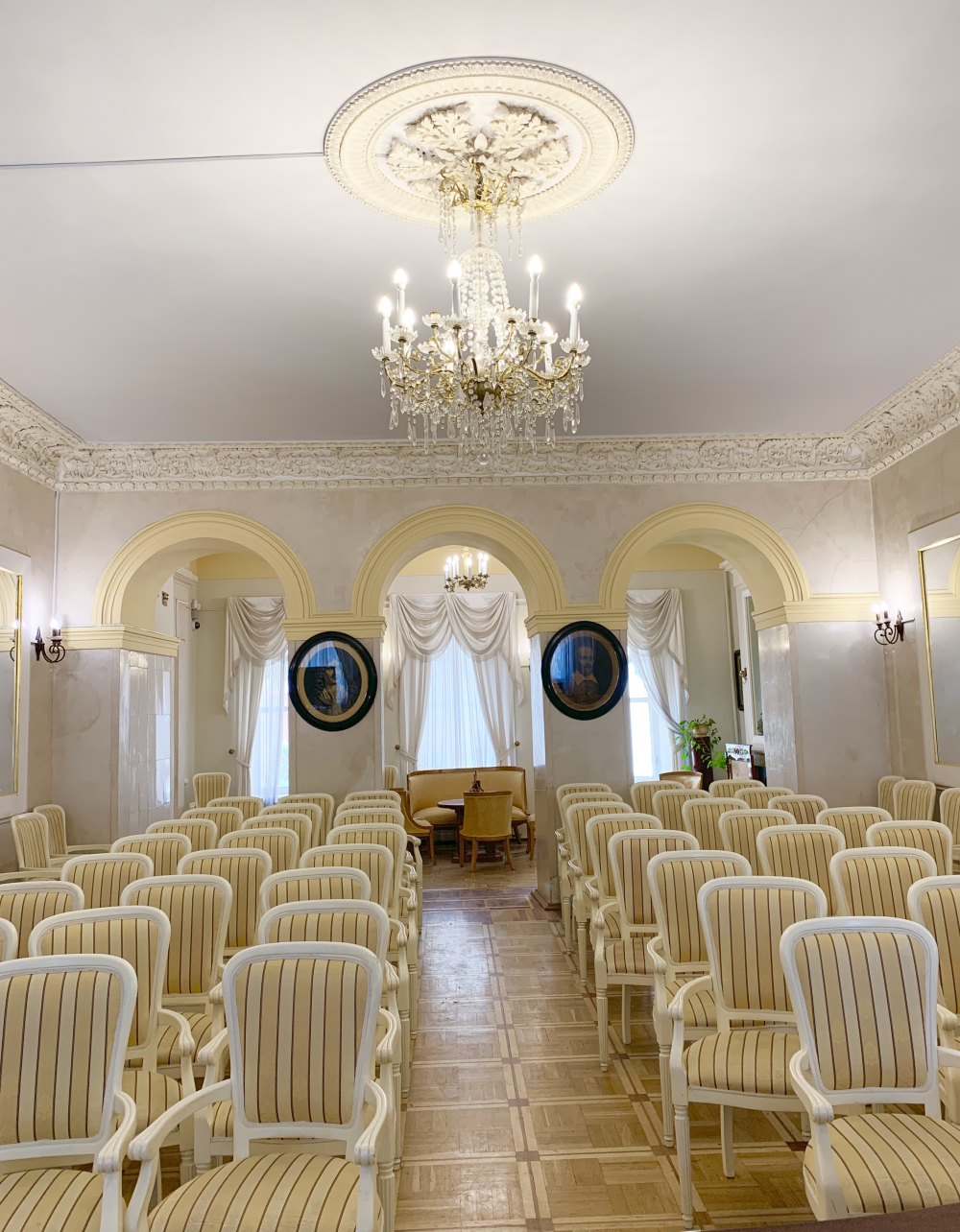 Белый Зал дома-музея М.Н. Ермоловой прекрасное место для проведения церемонии регистрации брака.