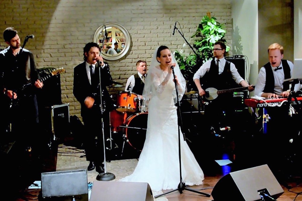 Кавер-группа Русский Бит на свадьбе в ресторане Террин (Москва). Песня невесты – сюрприз для гостей.