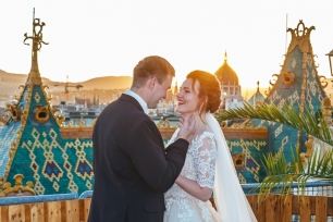 Свадьба за границей в Венгрии на крыше отеля, откуда открывается великолепная панорама на Будапешт