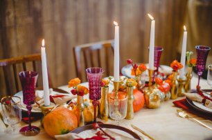 Детали декора свадебного стола: свечи, бокалы, вазы