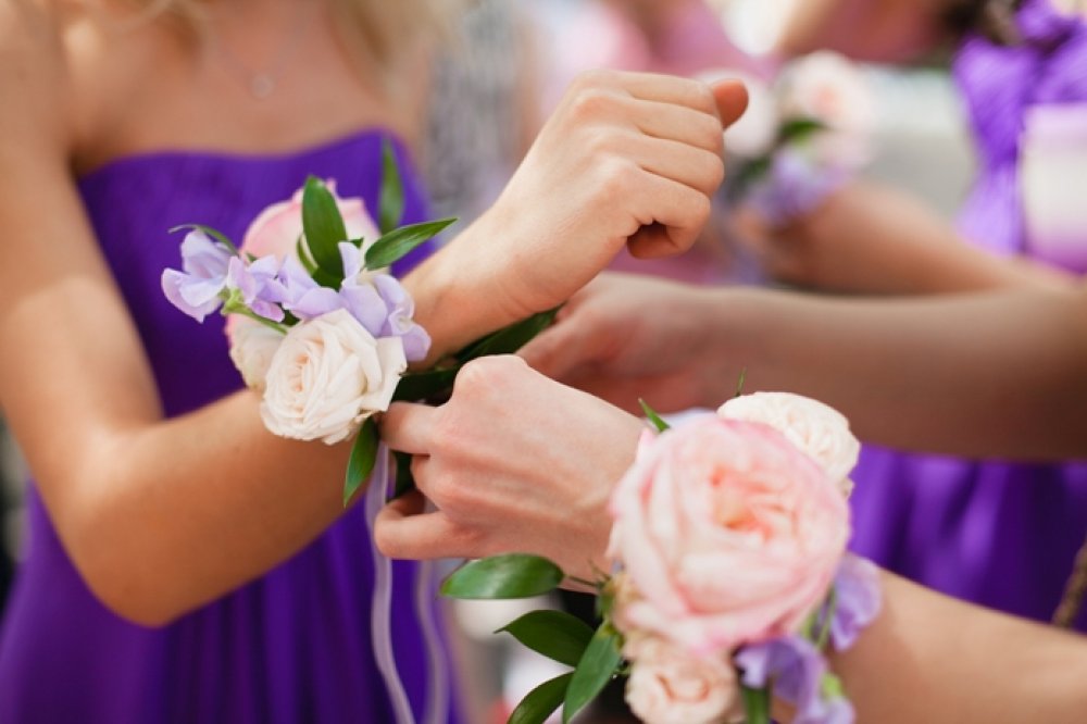 Цветочные браслеты для подружек невесты