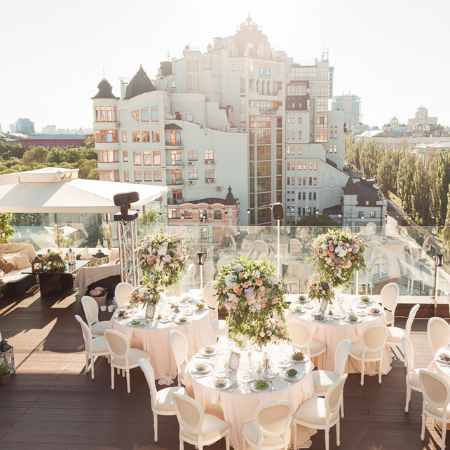 Свадьба на высоте: как подготовиться, чтобы праздник на крыше прошёл идеально?
