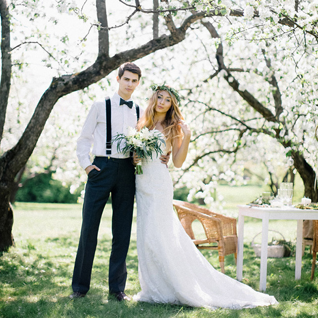 Свадебная фотосессия в яблоневом саду
