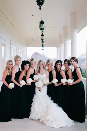 Подружки невесты в контрастных платьях
